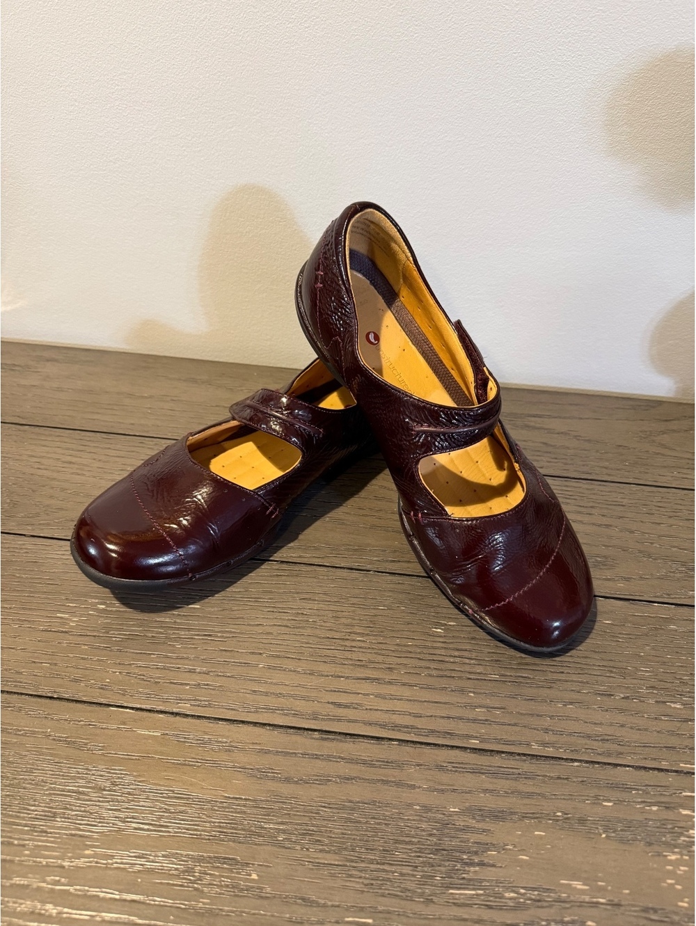 Clarks Artisan Burgundy Mary Jane Shoes Size 9.5
